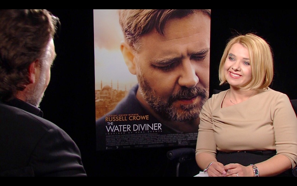 Russel Crowe and TATV host Özge Övün-Sert